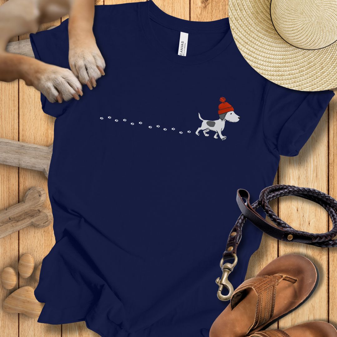 Kleiner Hund im Schnee - T-Shirt Unisex Slim Fit