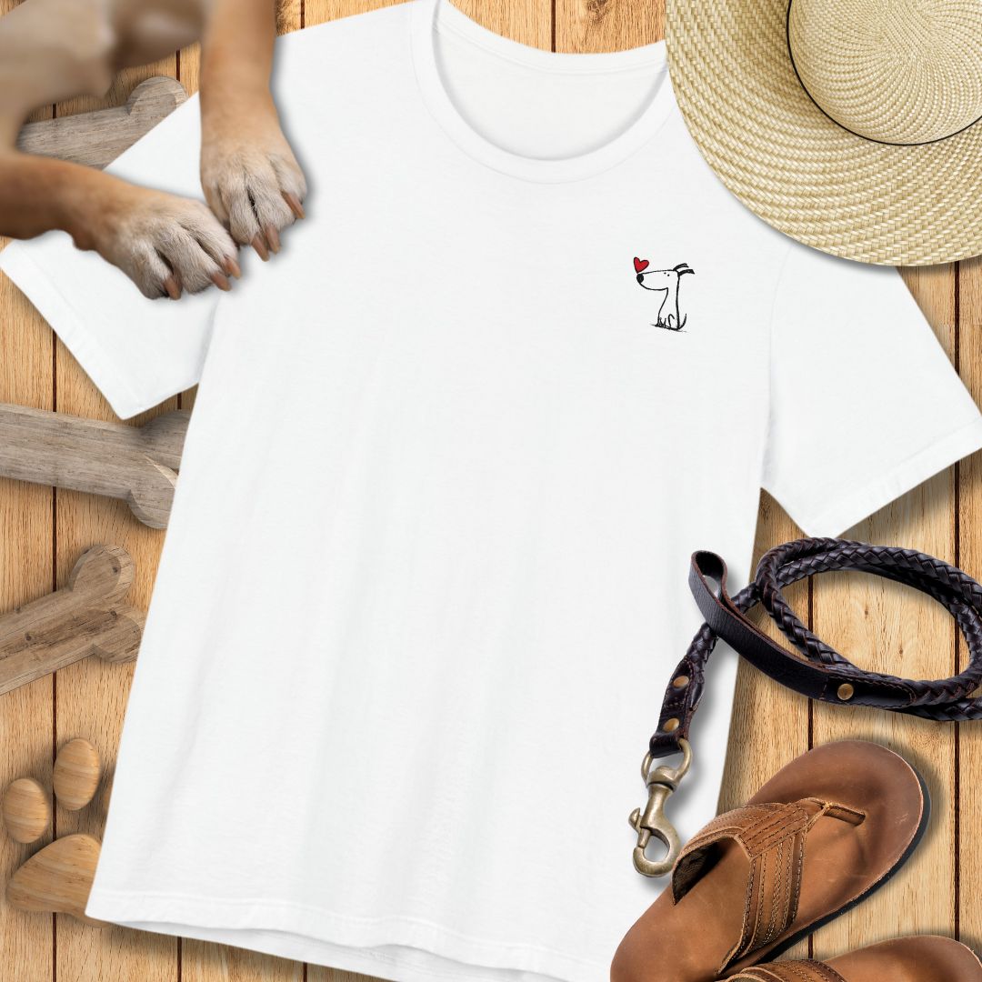 Kleiner Hund mit Herz - Vorne & Hinten - T-Shirt Unisex Modern Fit - Weich & Leicht