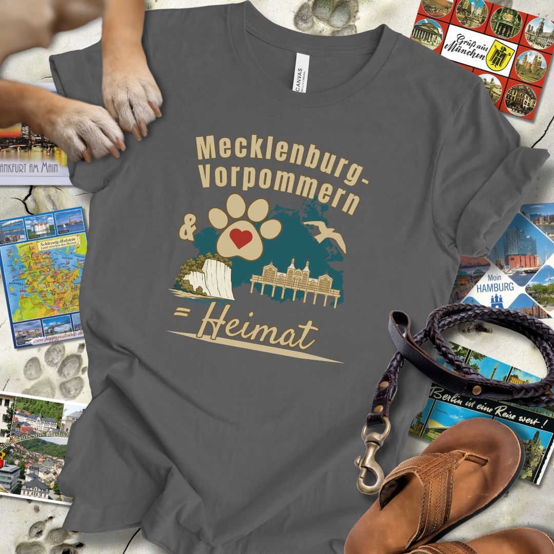 Mecklenburg-Vorpommern & Hund = Heimat - T-Shirt Unisex Modern Fit - Weich & Leicht