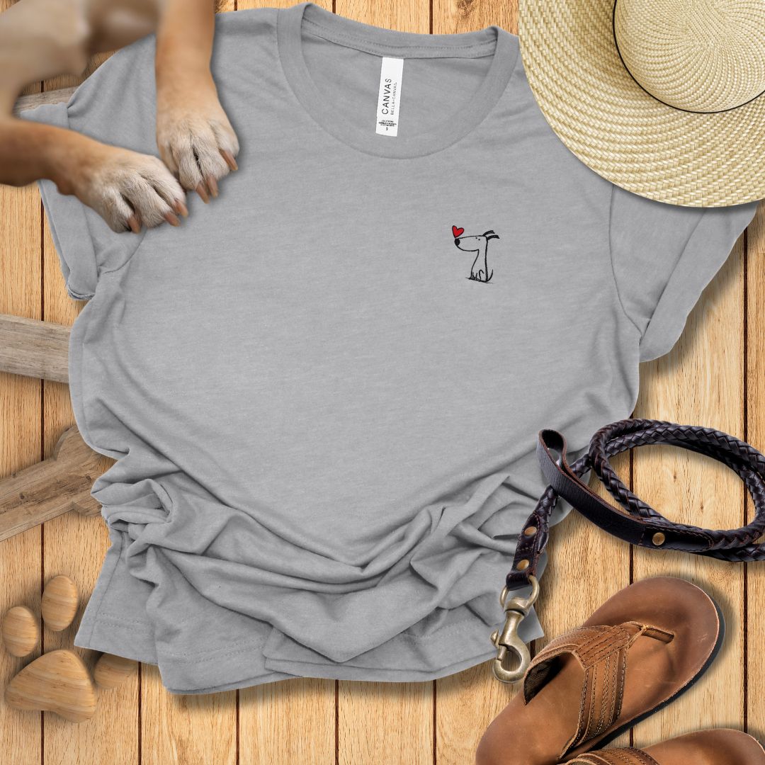 Kleiner Hund mit Herz - Beidseitig bedrucktes T-Shirt Damen Slim Fit