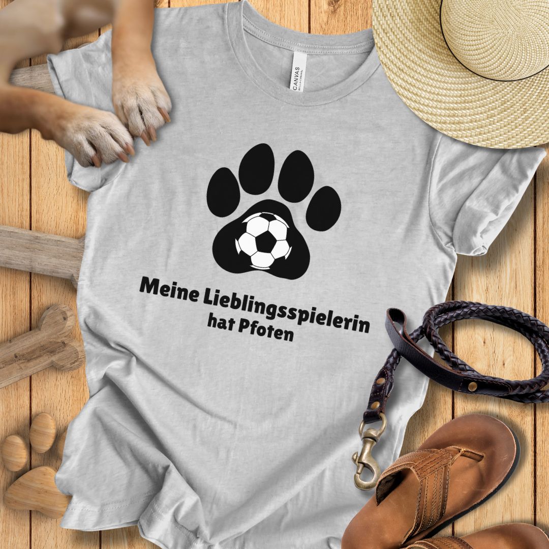 Meine Lieblingsspielerin hat Pfoten - WM-Edition - T-Shirt Unisex Modern Fit - Weich & Leicht