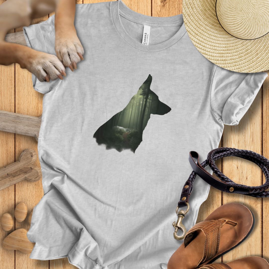 Schäferhund Silhouette mit Wald - T-Shirt Unisex Slim Fit