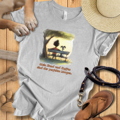 Mein Hund und Kaffee sind der perfekte Morgen - T-Shirt Unisex Modern Fit - Weich & Leicht