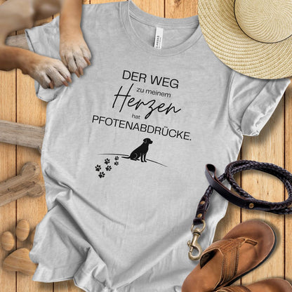 Der Weg zu meinem Herzen hat Pfotenabdrücke - T-Shirt Unisex Modern Fit - Weich & Leicht