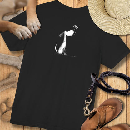 Kleiner Hund mit Blume - Vorne & Hinten - T-Shirt Unisex Modern Fit - Weich & Leicht