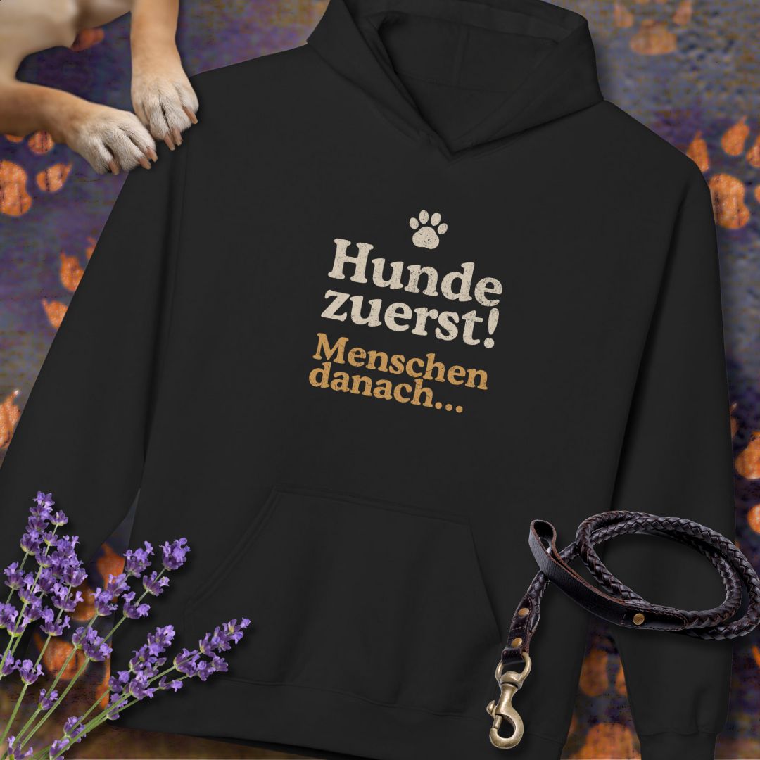 Hunde zuerst! Menschen danach... -  Unisex Modern Fit Hoodie