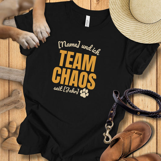 Team Chaos Personalisierbar - T-Shirt Unisex Modern Fit - Weich & Leicht