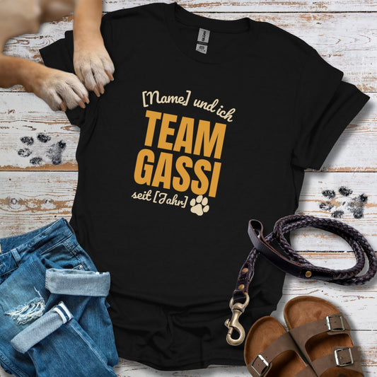 Team Gassi Personalisierbar - T-Shirt Unisex Classic Fit - Bequemer Klassiker