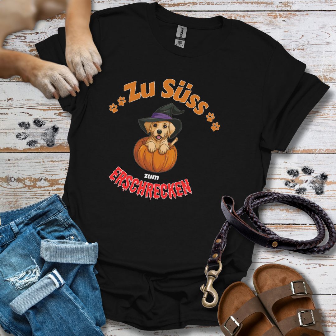 T‑Shirt des Monats Oktober "Zu Süss zum Erschrecken" - Halloween- T-Shirt Unisex Classic Fit - Bequemer Klassiker
