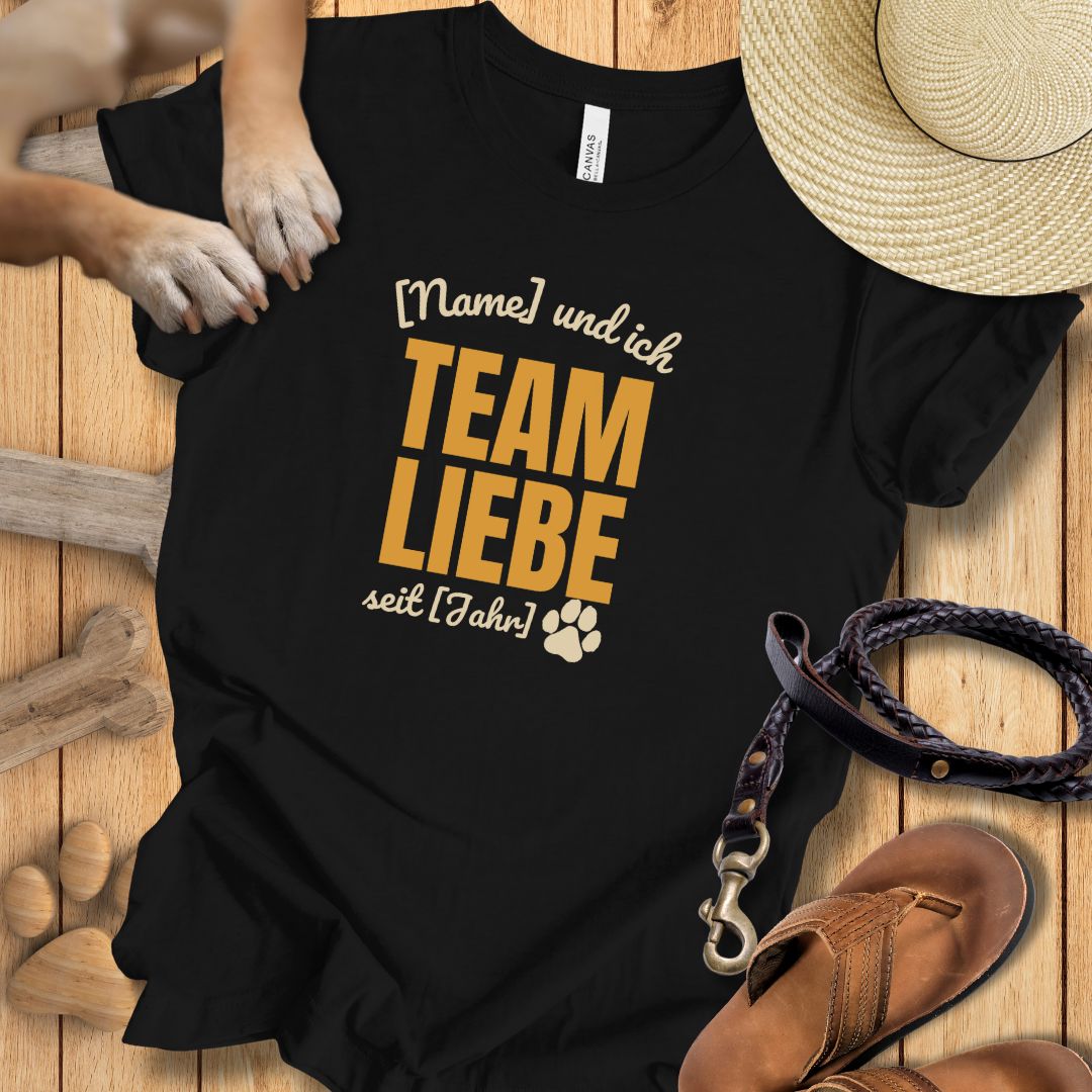 Team Liebe Personalisierbar - T-Shirt Unisex Modern Fit - Weich & Leicht