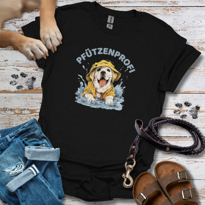 T‑Shirt des Monats November "Pfützenprofi" - T-Shirt Unisex Classic Fit - Bequemer Klassiker