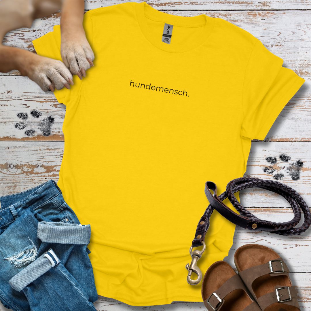 hundemensch. - T-Shirt Classic Fit - Bequemer Klassiker