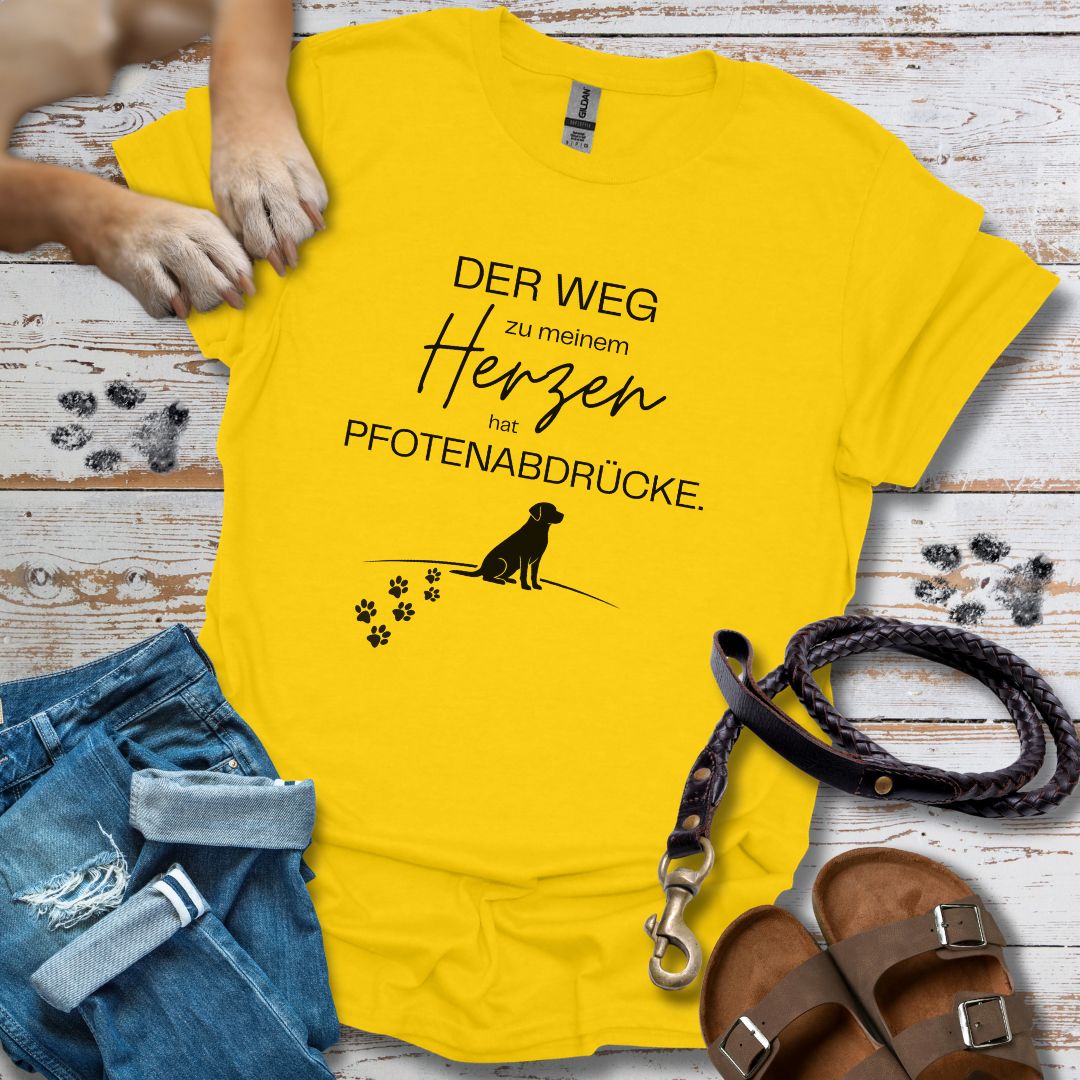 Der Weg zu meinem Herzen hat Pfotenabdrücke - T-Shirt Unisex Classic Fit - Bequemer Klassiker