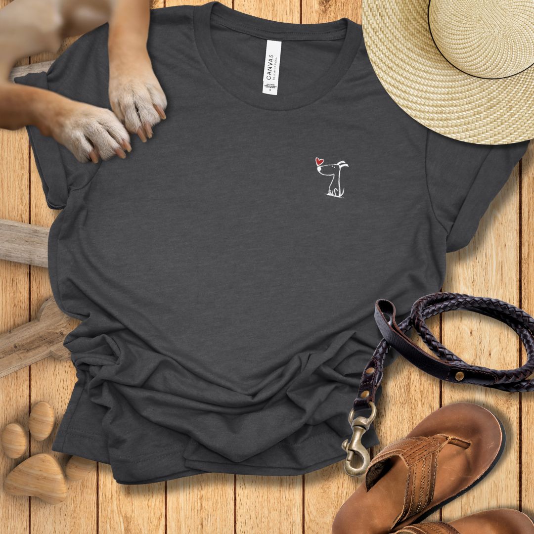 Kleiner Hund mit Herz - Beidseitig bedrucktes T-Shirt Damen Slim Fit