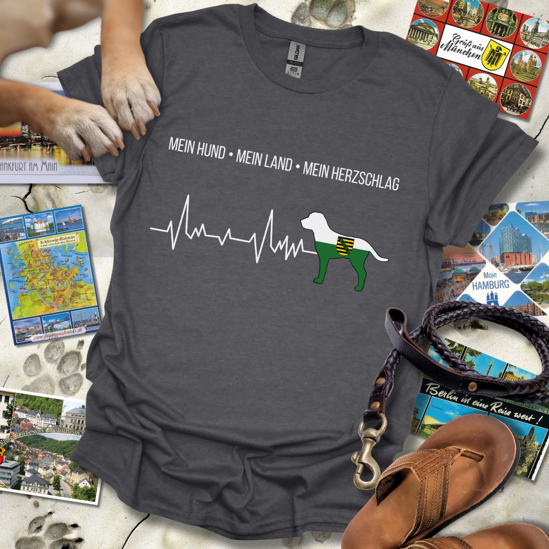 Mein Hund, Mein Land, Mein Herzschlag - Sachsen - T-Shirt Unisex Relaxed Fit