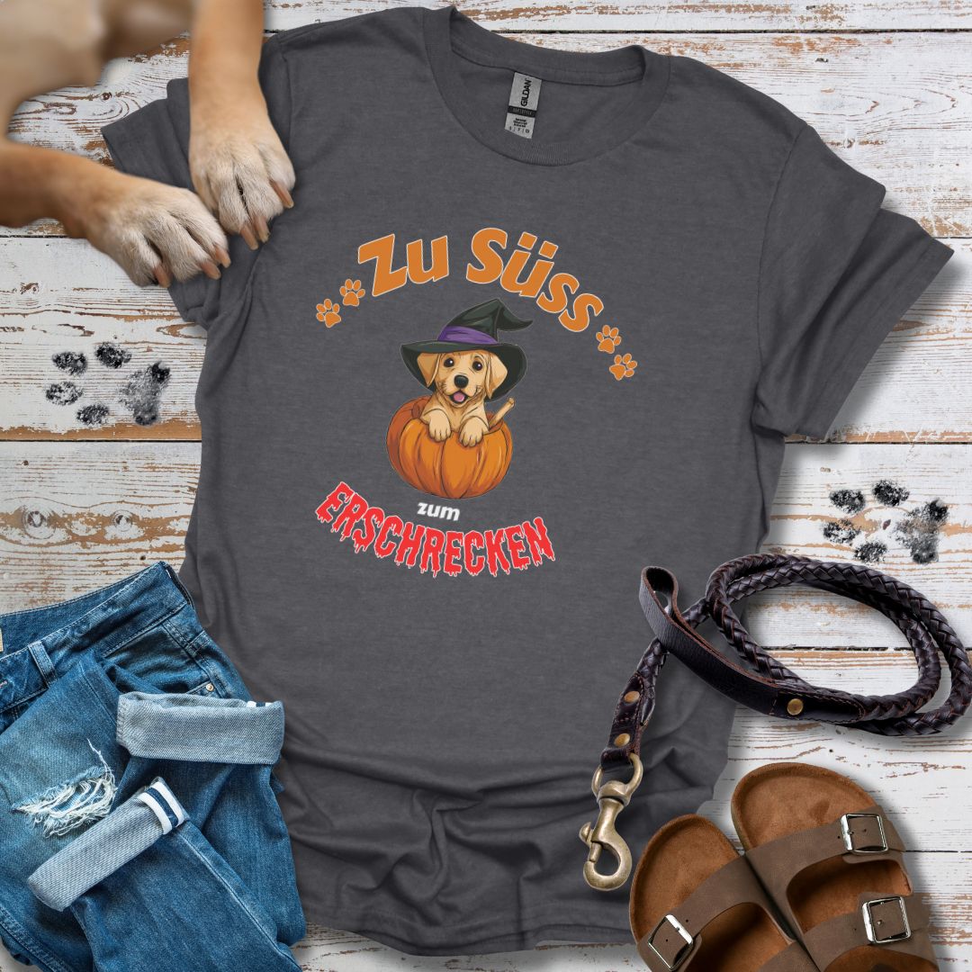 T‑Shirt des Monats Oktober "Zu Süss zum Erschrecken" - Halloween- T-Shirt Unisex Classic Fit - Bequemer Klassiker