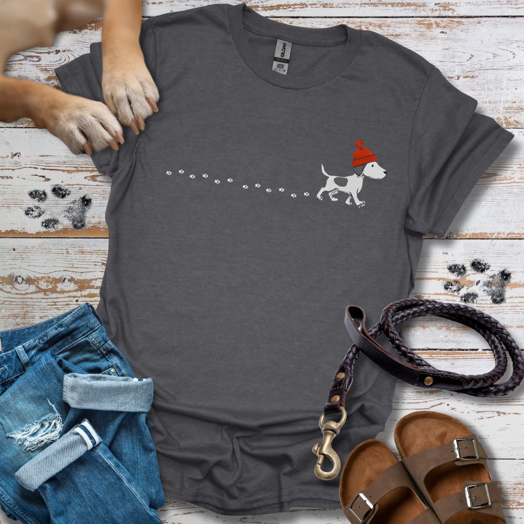 Kleiner Hund im Schnee - T-Shirt Unisex Relaxed Fit