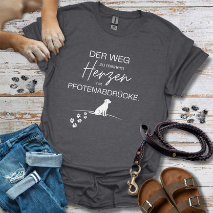 Der Weg zu meinem Herzen hat Pfotenabdrücke - T-Shirt Unisex Classic Fit - Bequemer Klassiker