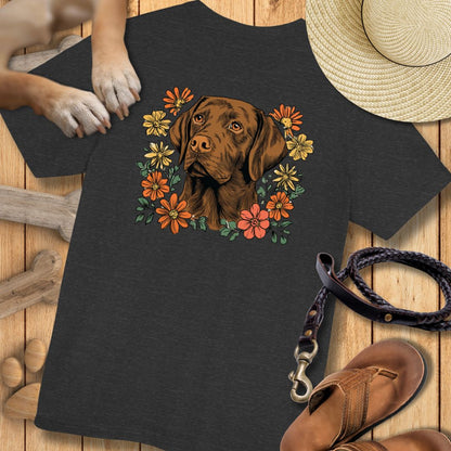 Labrador in Blumen - Nur Hinten - T-Shirt Unisex Modern Fit - Weich & Leicht
