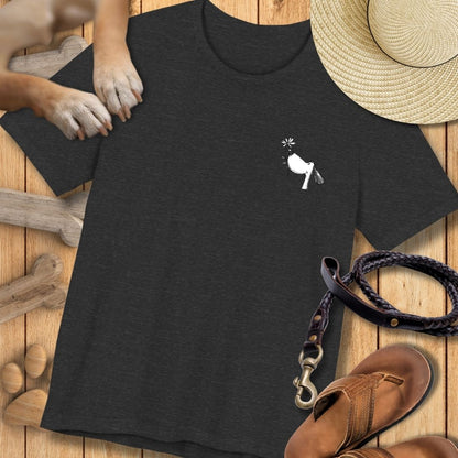 Kleiner Hund mit Blume - Vorne & Hinten - T-Shirt Unisex Modern Fit - Weich & Leicht