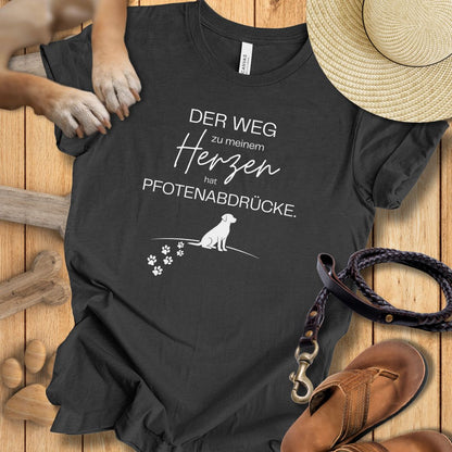 Der Weg zu meinem Herzen hat Pfotenabdrücke - T-Shirt Unisex Modern Fit - Weich & Leicht