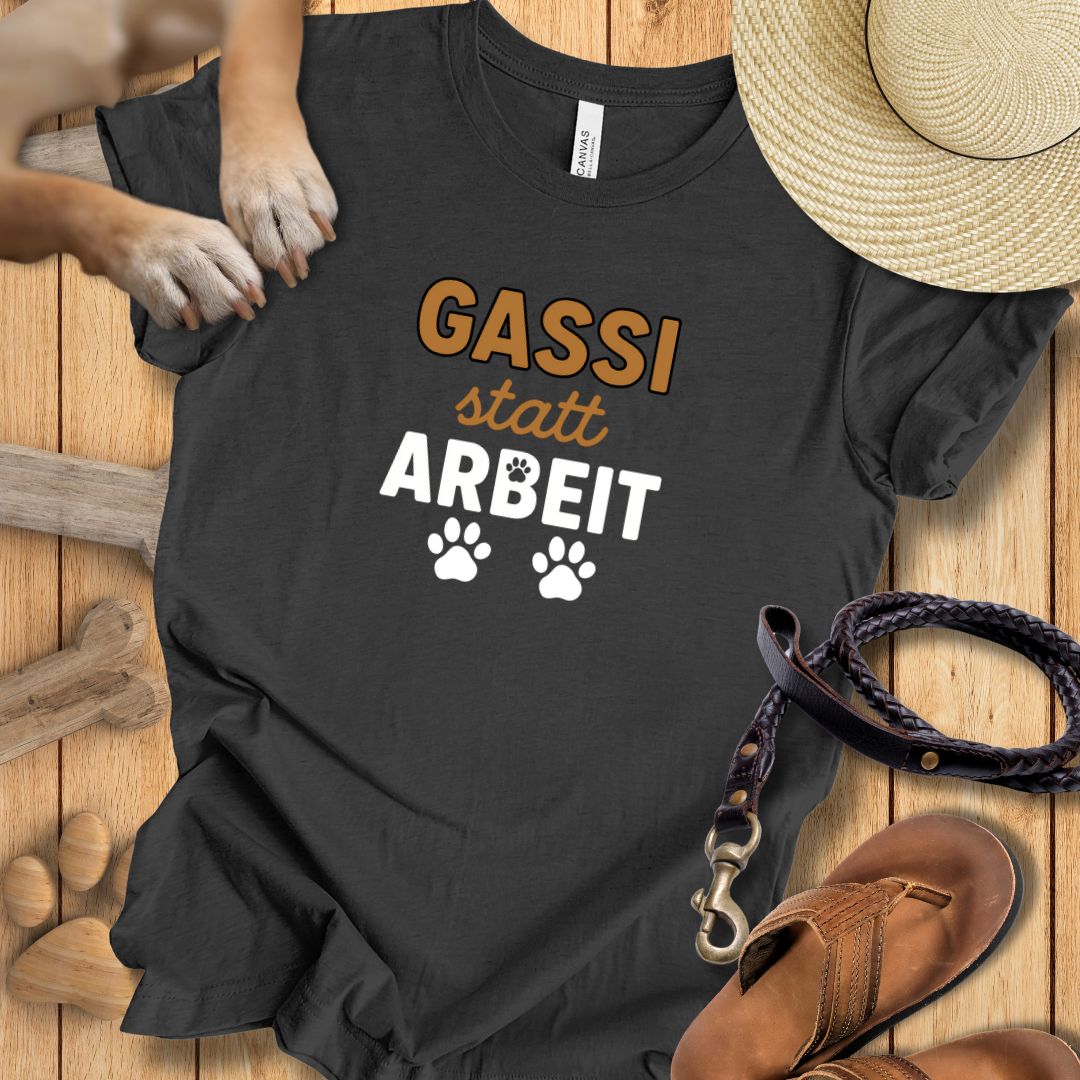 Gassi statt Arbeit - T-Shirt Unisex Modern Fit - Weich & Leicht