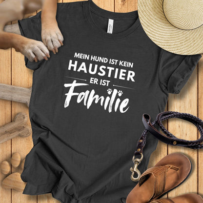 Mein Hund ist kein Haustier, er ist Familie - T-Shirt Unisex Modern Fit - Weich & Leicht