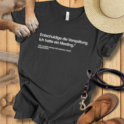 Entschuldige die Verspätung, Meeting mit meinem Hund - T-Shirt Unisex Modern Fit - Weich & Leicht