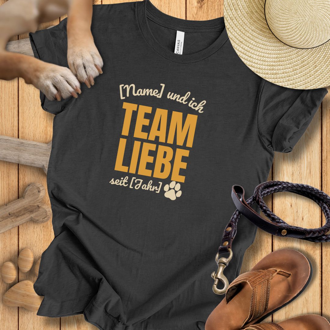 Team Liebe Personalisierbar - T-Shirt Unisex Modern Fit - Weich & Leicht