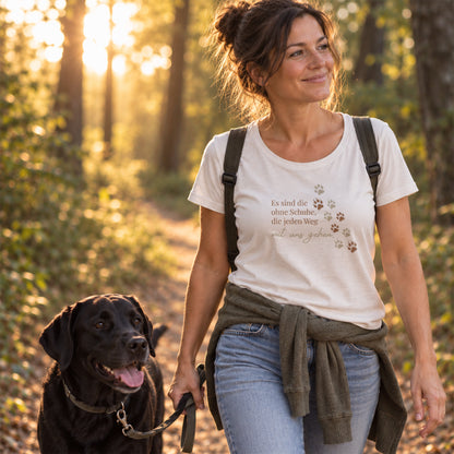 Es sind die ohne Schuhe, die jeden Weg mit uns gehen - Premium Damen T-Shirt - Slim Fit