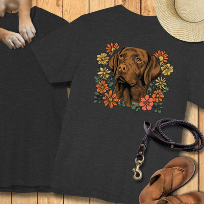 Labrador in Blumen - Nur Hinten - T-Shirt Unisex Modern Fit - Weich & Leicht