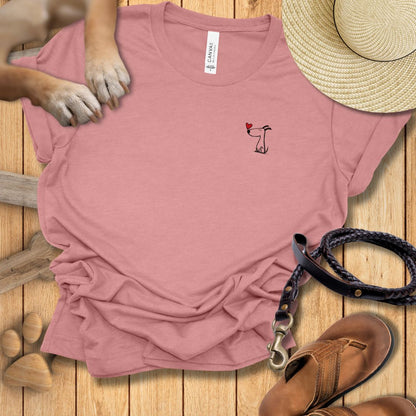 Kleiner Hund mit Herz - Beidseitig bedrucktes T-Shirt Damen Slim Fit