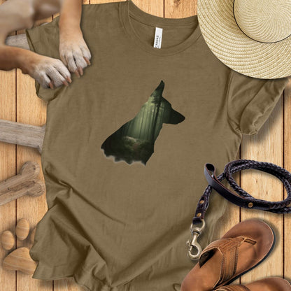 Schäferhund Silhouette mit Wald - T-Shirt Unisex Modern Fit - Weich & Leicht