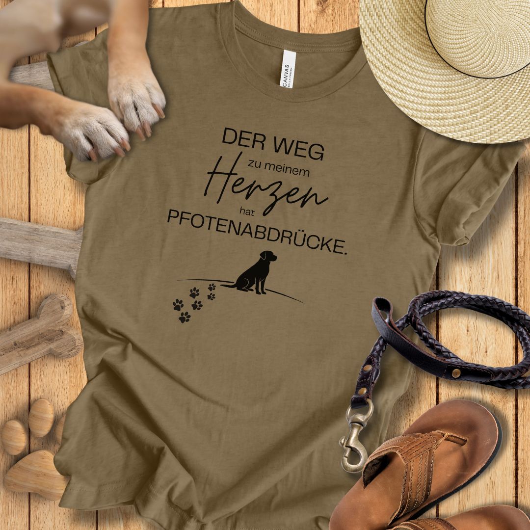 Der Weg zu meinem Herzen hat Pfotenabdrücke - T-Shirt Unisex Modern Fit - Weich & Leicht