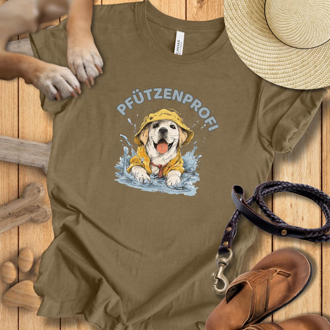 T‑Shirt des Monats November "Pfützenprofi" - T-Shirt Unisex Modern Fit - Weich & Leicht