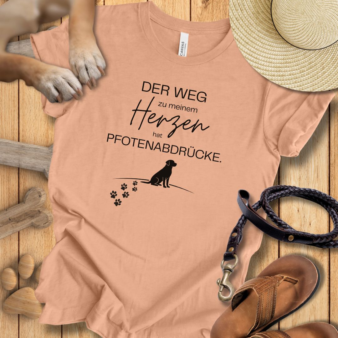 Der Weg zu meinem Herzen hat Pfotenabdrücke - T-Shirt Unisex Modern Fit - Weich & Leicht