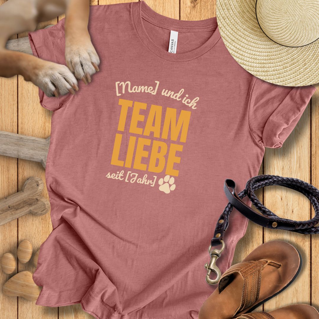 Team Liebe Personalisierbar - T-Shirt Unisex Modern Fit - Weich & Leicht