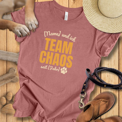 Team Chaos Personalisierbar - T-Shirt Unisex Modern Fit - Weich & Leicht