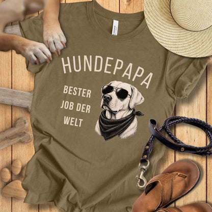 T-Shirt des Monats Mai "Bester Job der Welt: Hundepapa" - T-Shirt Unisex Modern Fit - Weich & Leicht