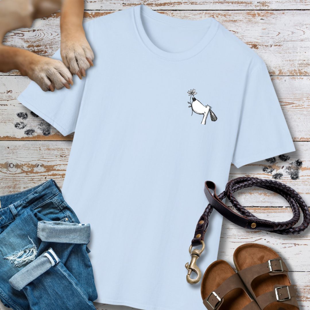 Kleiner Hund mit Blume - Vorne & Hinten - T-Shirt Unisex Classic Fit - Bequemer Klassiker