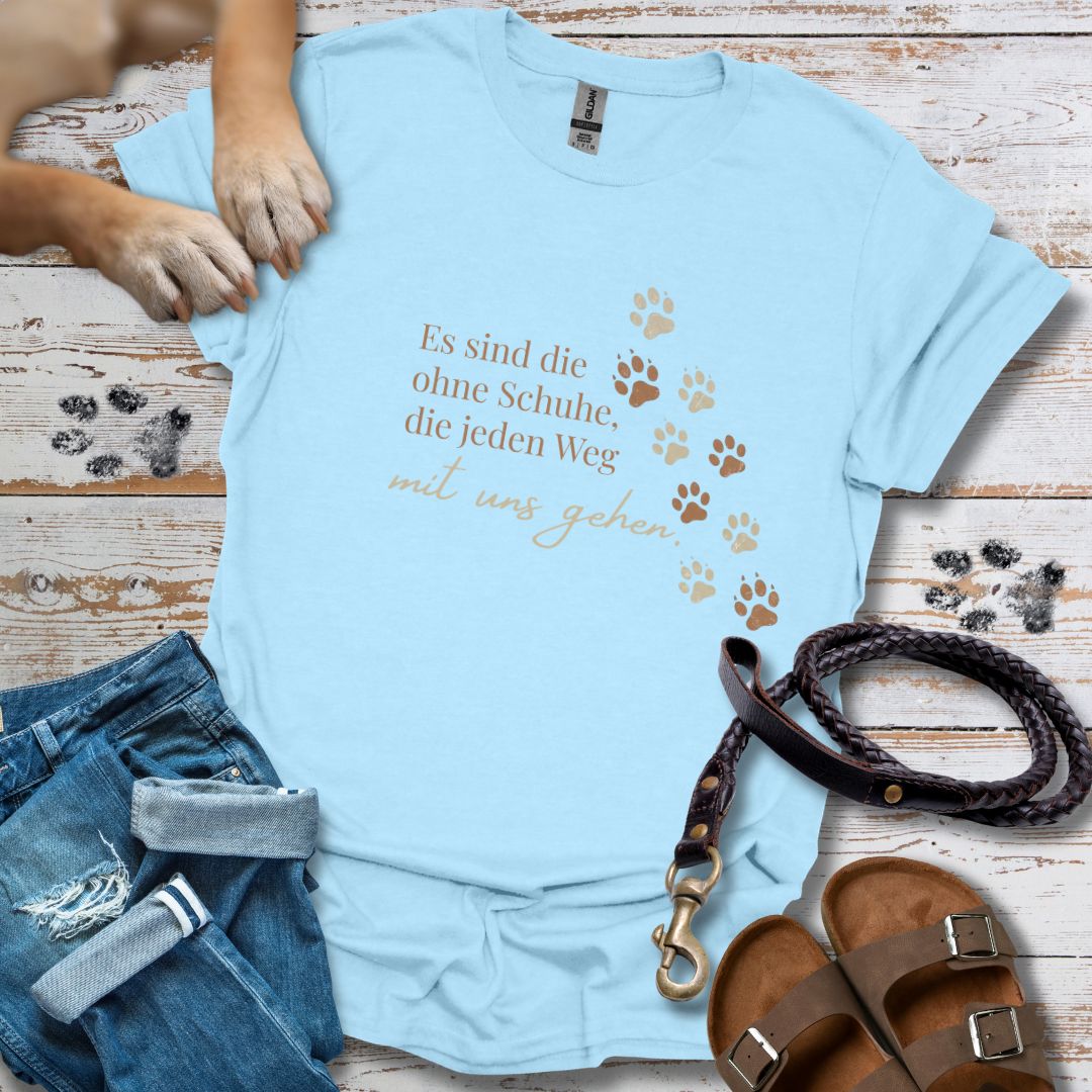 Es sind die ohne Schuhe, die jeden Weg mit uns gehen - T-Shirt Unisex Classic Fit - Bequemer Klassiker