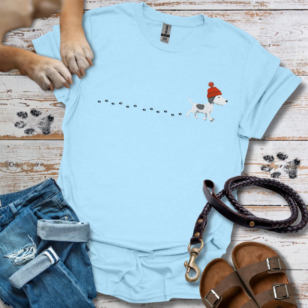 Kleiner Hund im Schnee - T-Shirt Unisex Relaxed Fit