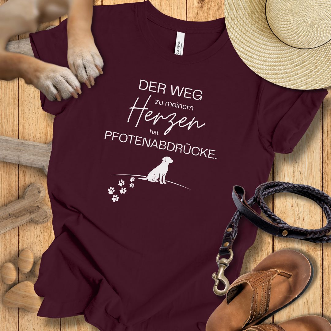 Der Weg zu meinem Herzen hat Pfotenabdrücke - T-Shirt Unisex Modern Fit - Weich & Leicht