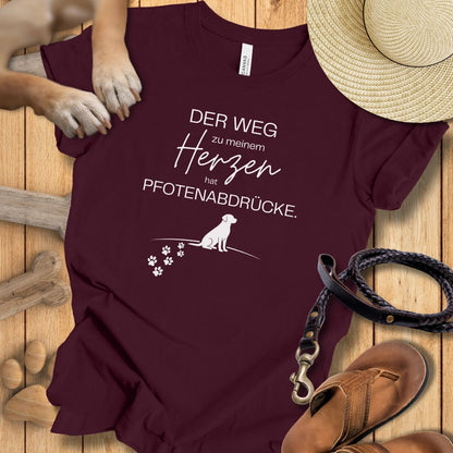 Der Weg zu meinem Herzen hat Pfotenabdrücke - T-Shirt Unisex Modern Fit - Weich & Leicht