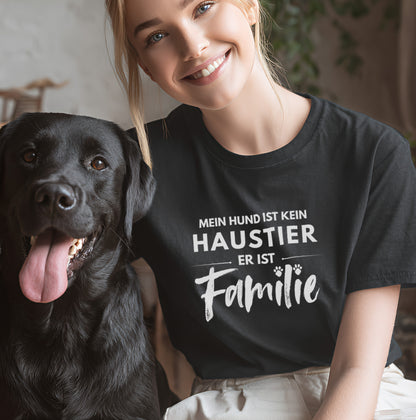Mein Hund ist kein Haustier, er ist Familie - T-Shirt Unisex Classic Fit - Bequemer Klassiker