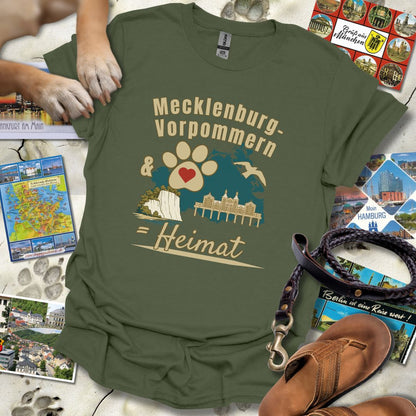 Mecklenburg-Vorpommern & Hund = Heimat - T-Shirt Classic Fit - Bequemer Klassiker