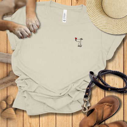 Kleiner Hund mit Herz - Beidseitig bedrucktes T-Shirt Damen Slim Fit
