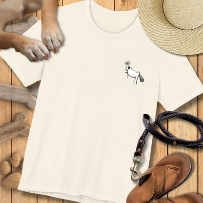 Kleiner Hund mit Blume - Vorne & Hinten - T-Shirt Unisex Modern Fit - Weich & Leicht