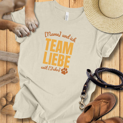Team Liebe Personalisierbar - T-Shirt Unisex Modern Fit - Weich & Leicht