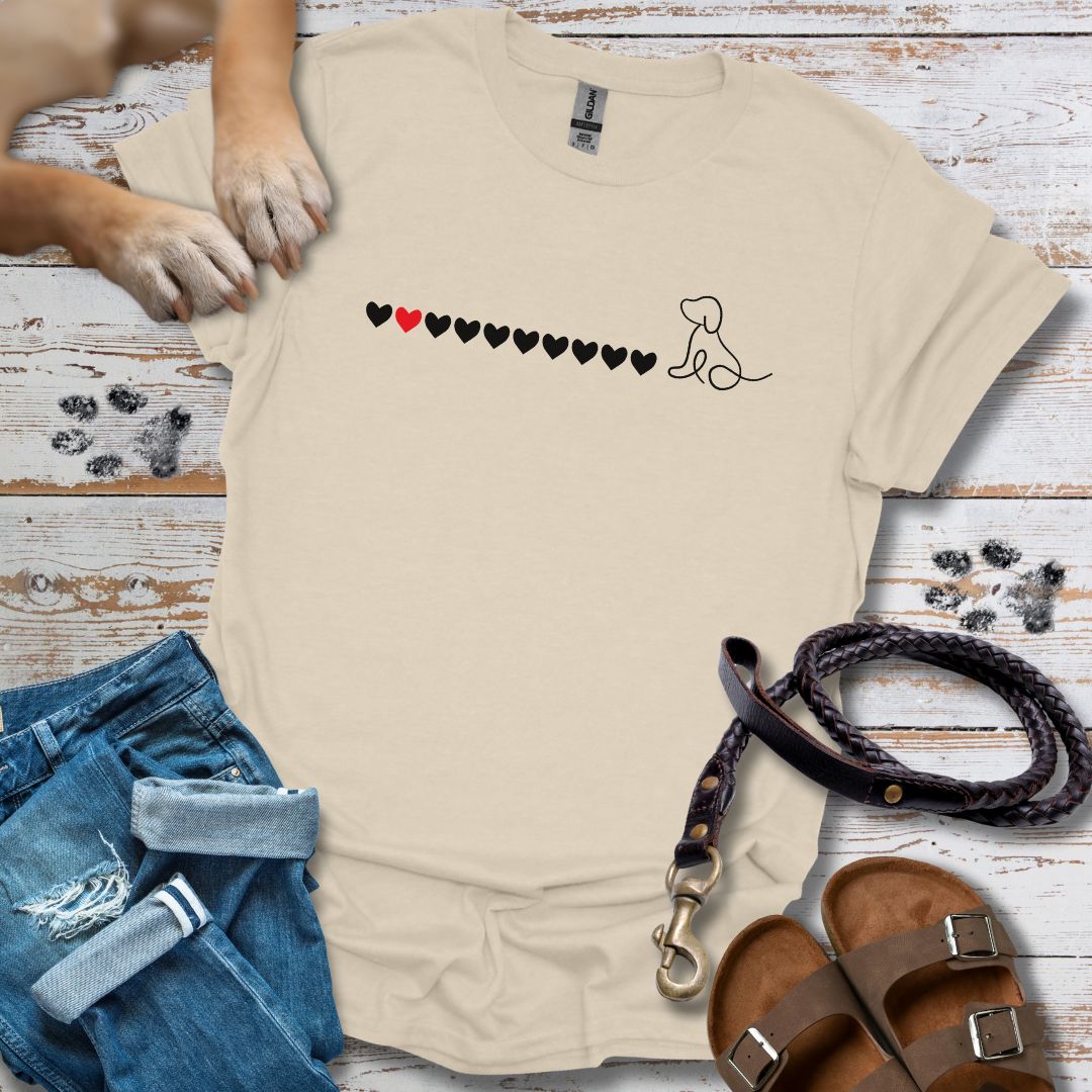 Kleiner Hund mit Herzen - T-Shirt Damen Classic Fit - Bequemer Klassiker